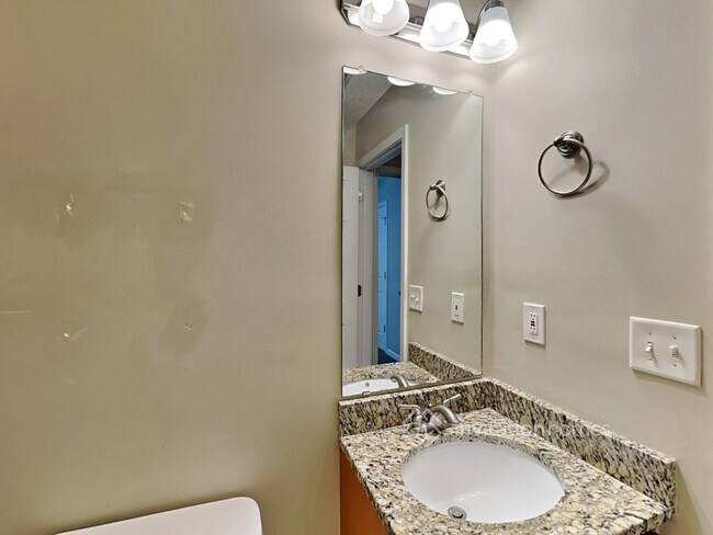 Building Photo - 526 Hansen Dr