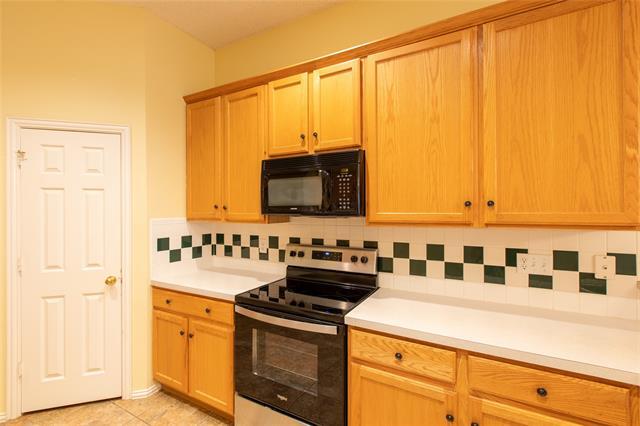 Building Photo - 3713 Pinetree Dr