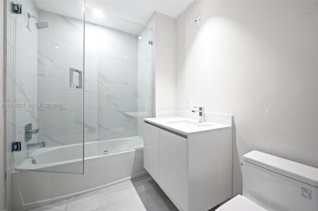 Building Photo - 700 NE 24th St