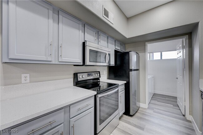 Building Photo - 2615 W Gary Ave