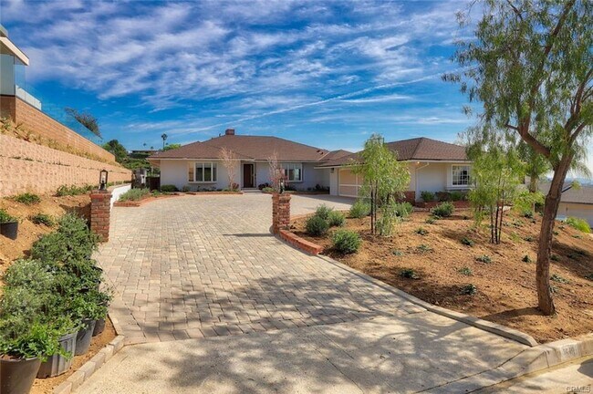 Building Photo - 1640 Cumberland Terrace