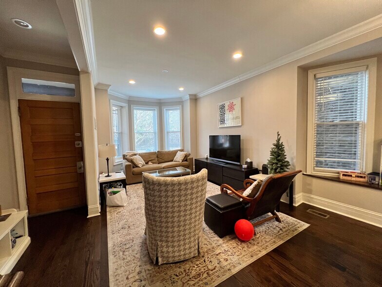 Building Photo - 3616 N Bosworth Ave