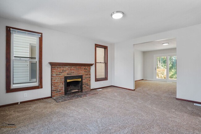 Building Photo - Spacious 3 Bed, 2 Bath in Newark - Move-In...