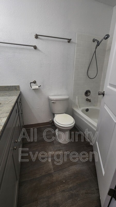 Building Photo - 540 Burnett Ave S