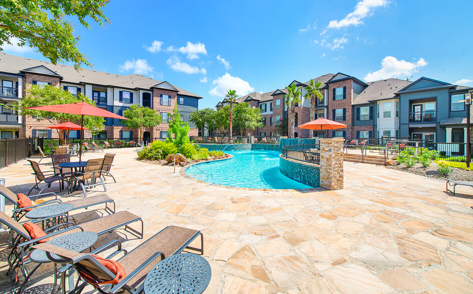 POOL - MAA Grand Cypress