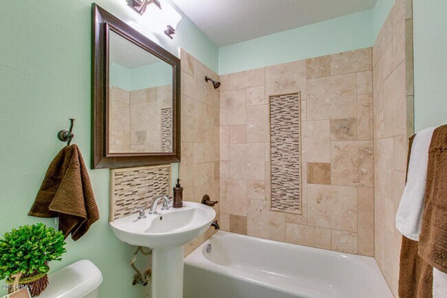 Building Photo - SFH 4-2