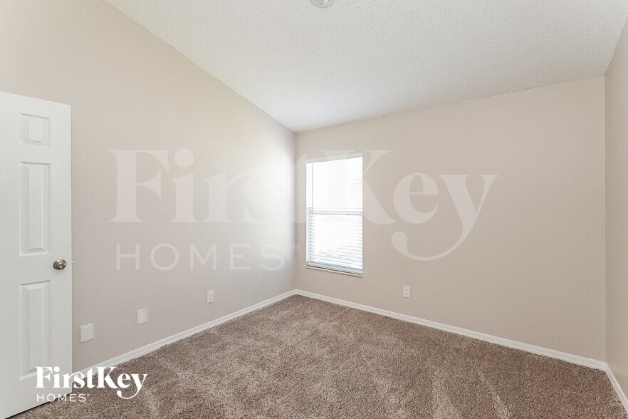 Building Photo - 28721 Cottagewood Dr