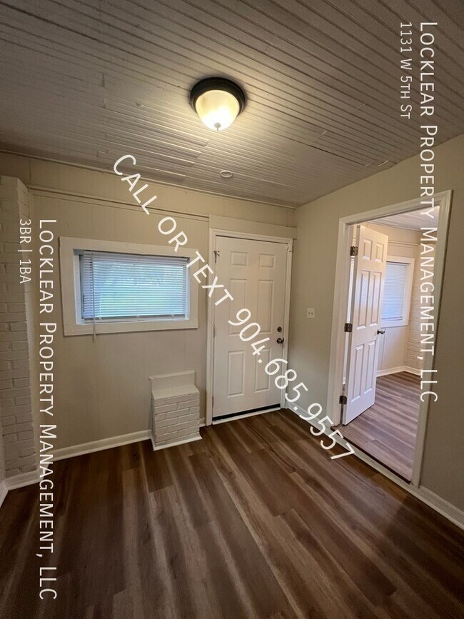 Building Photo - Newly Renovated 3 Bed, 2 Bath Single Famil...