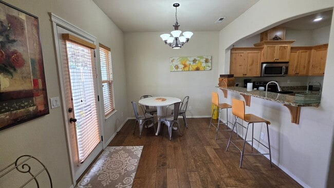 Building Photo - Beautiful home in quiet Pine Tree Village Community neighborhood