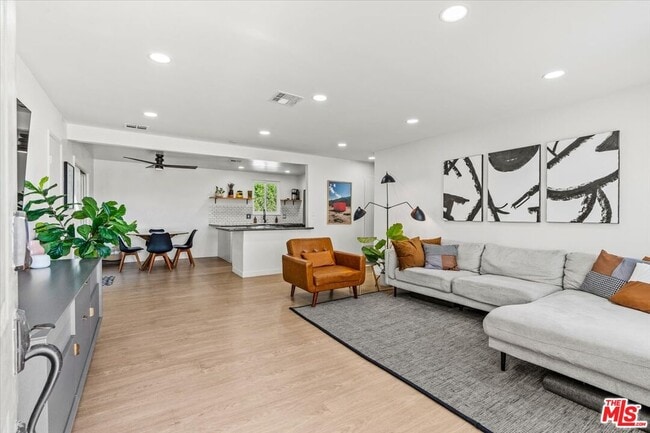 Primary Photo - 1808 E Francis Dr