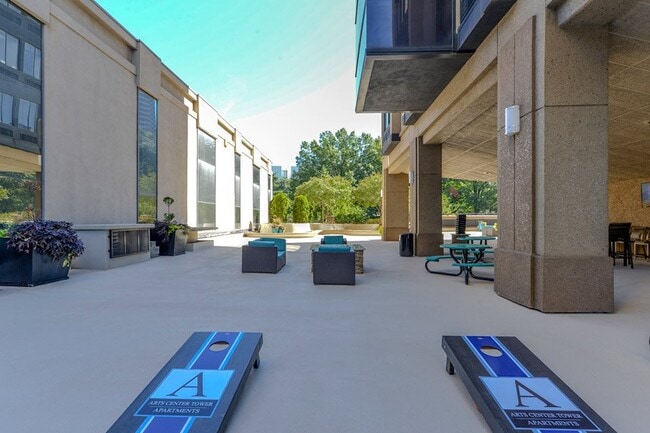 Building Photo - 955 Spring St NW