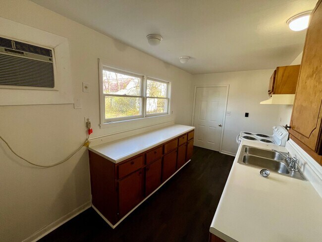 Building Photo - 17-17A E Washington St