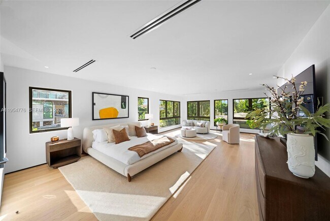 Building Photo - 222 E Rivo Alto Dr