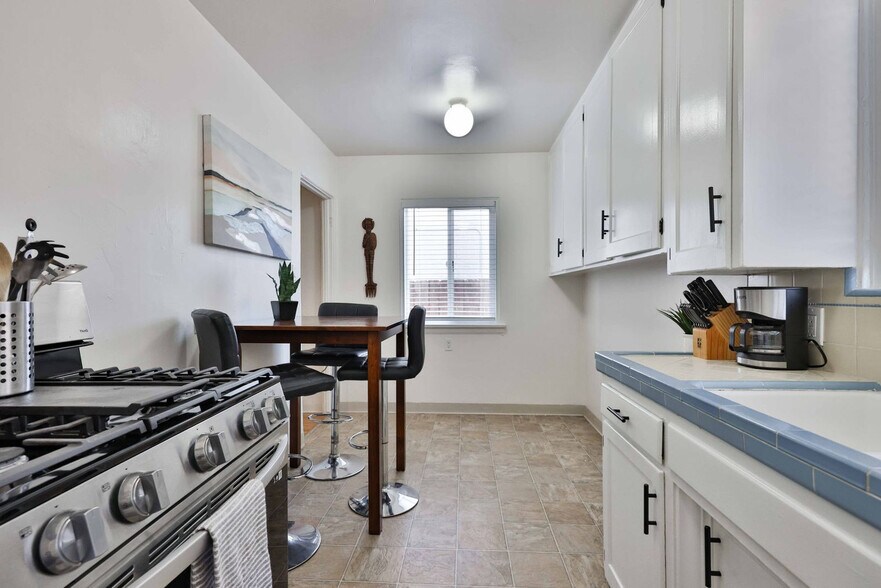 Building Photo - 4788 W Mountain View Dr