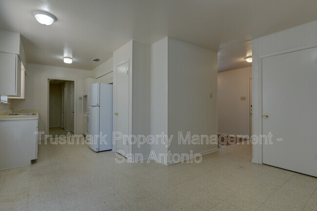 Building Photo - 410 Maple Dr