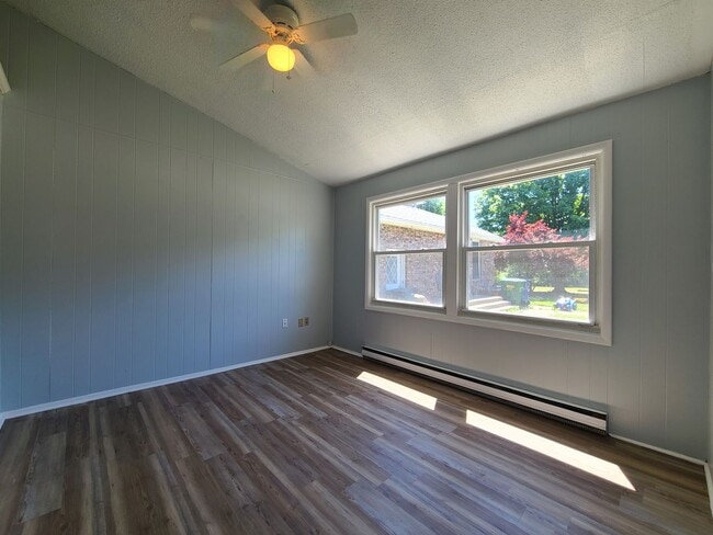 Building Photo - Spacious 3-bedroom, 1-bathroom home in Baroda