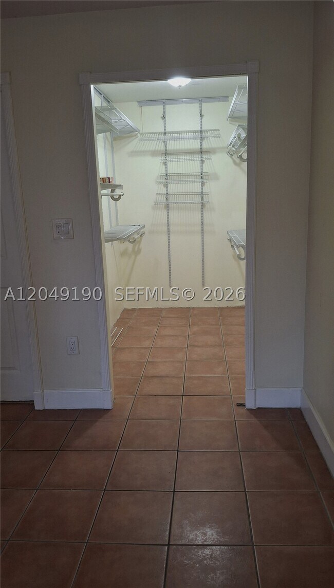 Building Photo - 9255 SW 125th Ave
