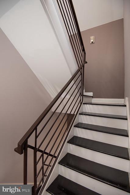 Building Photo - 1357 N Mascher St