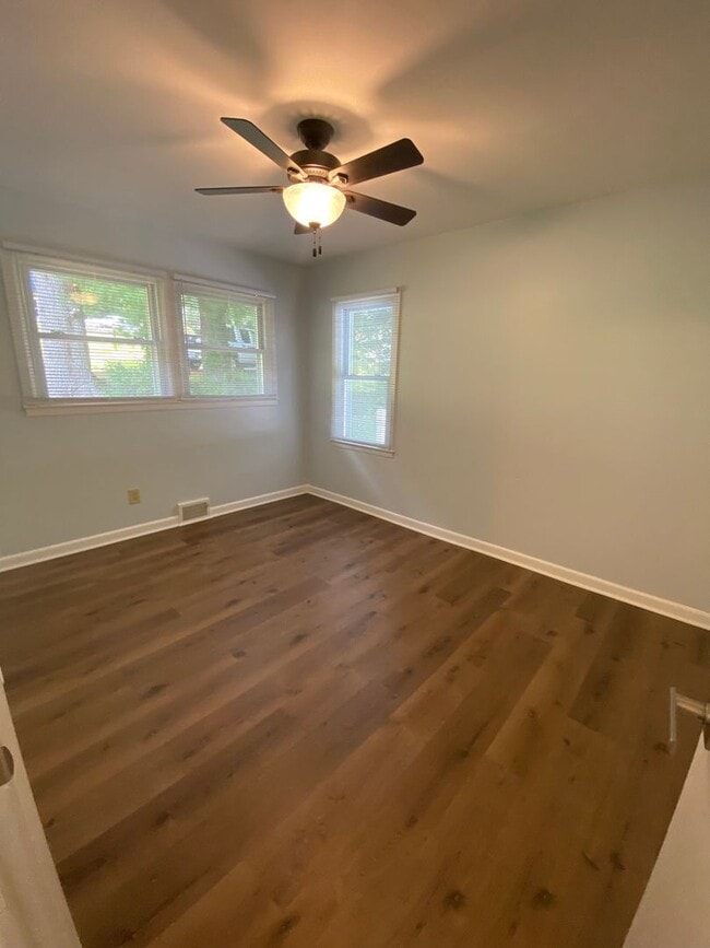 Building Photo - Downtown West Jefferson Living – 3BR Home with Deck & Carport