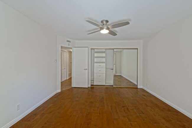 Building Photo - RECENTLY REMODELED, BRIGHT & AIRY 3BR2BA G...