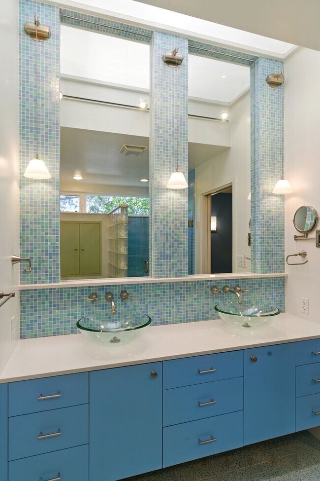 Building Photo - Gorgeous 4 bedroom home in Greenbrae with ...