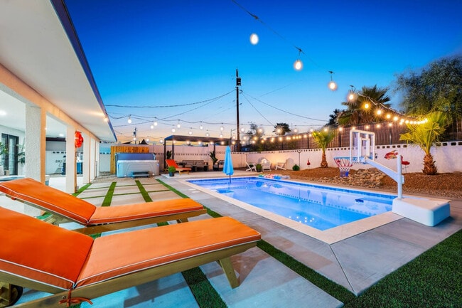 Building Photo - 131 Mescal Loop