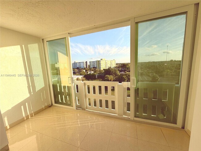 Building Photo - 919 Hillcrest Dr