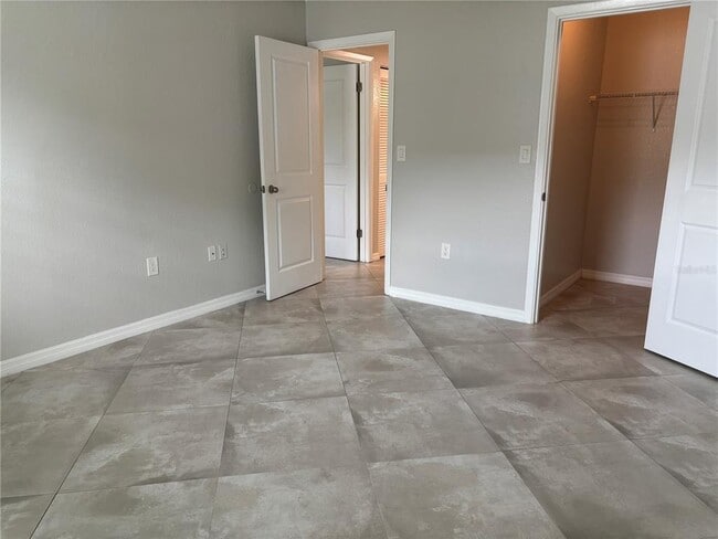 Building Photo - 5839 Erin Ln S