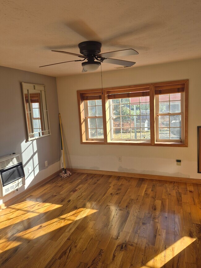 Building Photo - 621 Gypsy Ave