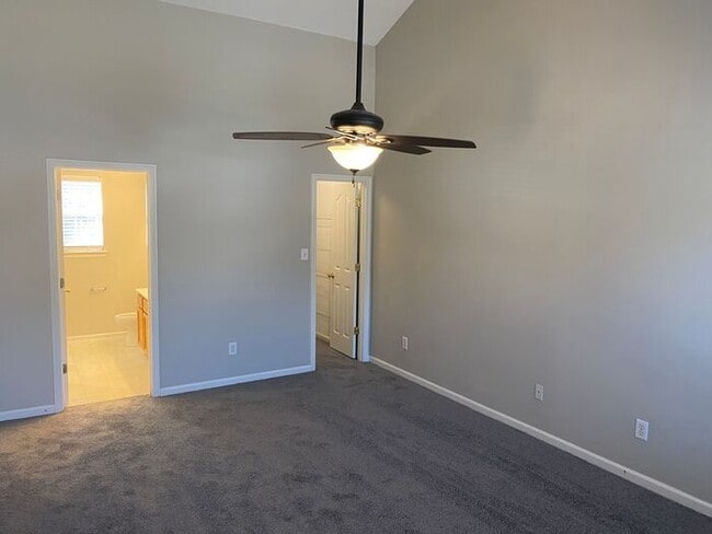 Building Photo - You can't miss this DEAL!