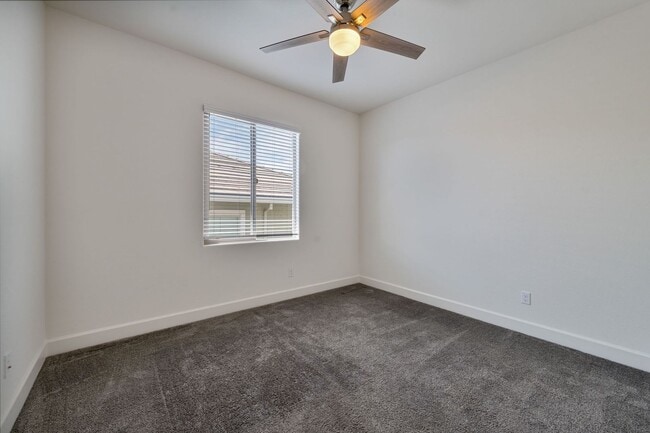 Building Photo - Luxury 5 Bedroom Home in Serrano – Spaciou...