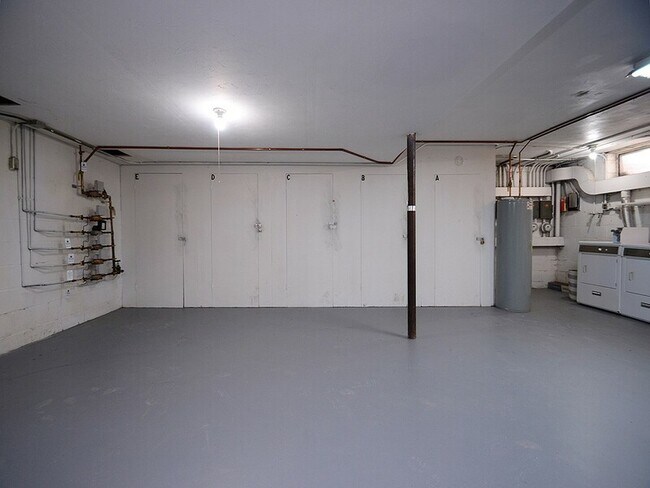 Building Photo - 3024 S 107th Ave
