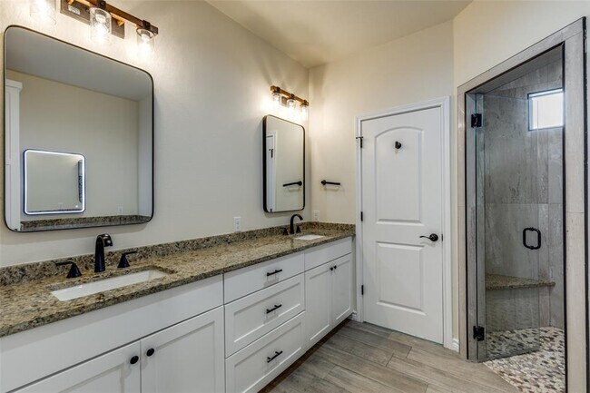 Building Photo - 156 Greg Ln