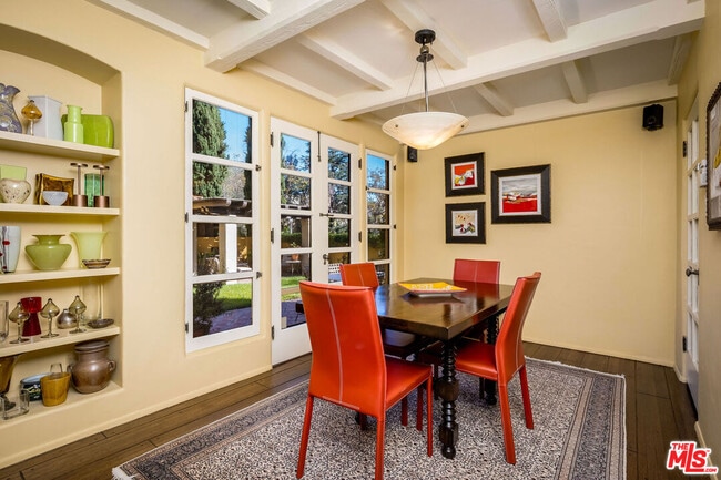 Building Photo - 500 N Las Palmas Ave