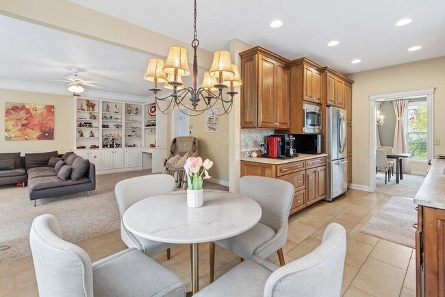 Building Photo - 5173 Claridge Dr