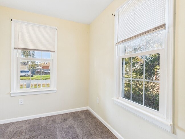 Building Photo - 604 W Vine St