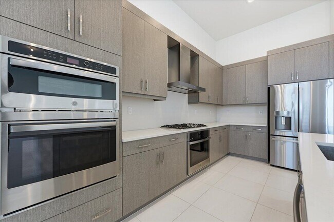 Building Photo - 9971 Migration Pt