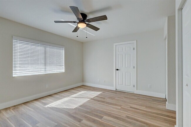 Building Photo - 1956 SW Jamesport Dr