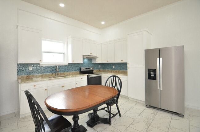 Building Photo - 2002 County Rd 55