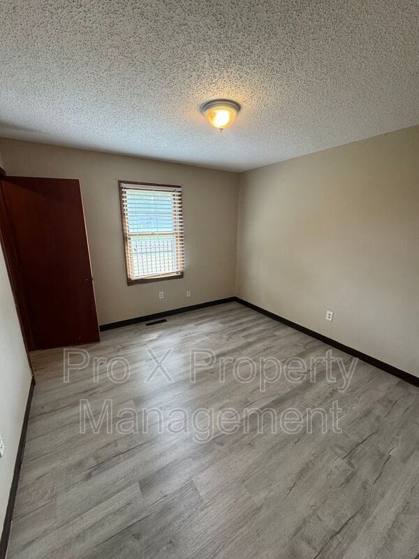 Building Photo - 753 S Campbell Ave