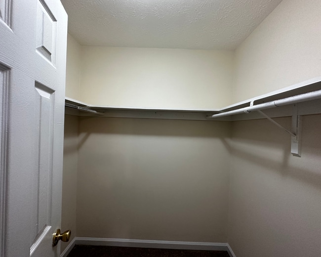 Building Photo - Leasing for November 2025 !