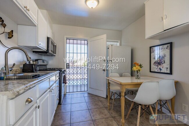 Building Photo - 4833 Castle Ave