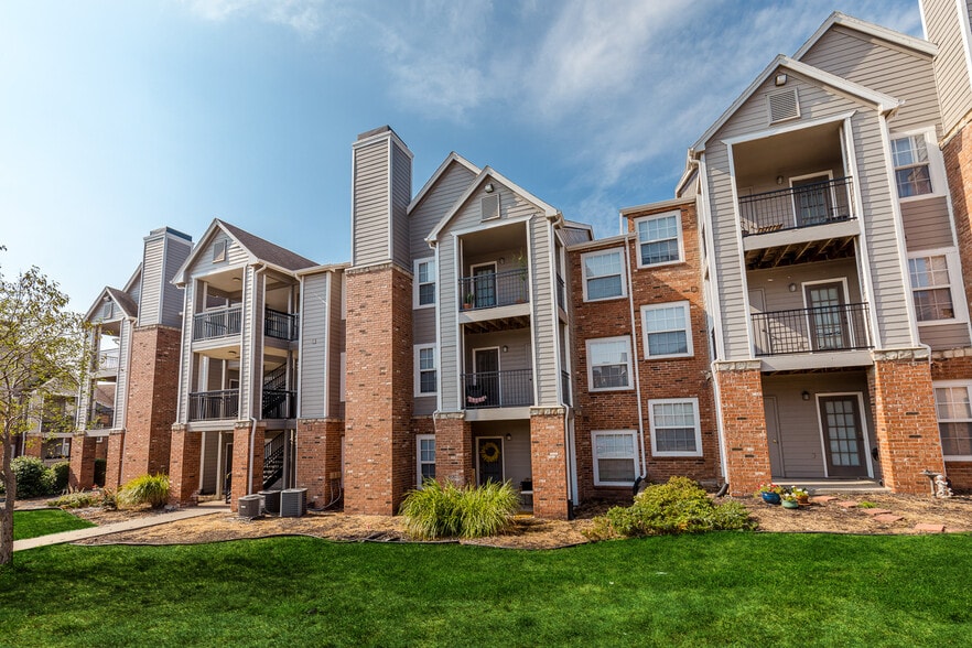 Building - Villa Estates at Lenexa