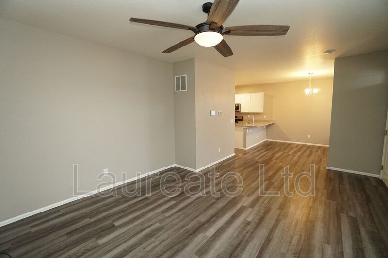 Building Photo - 11755 Lovegrass Dr