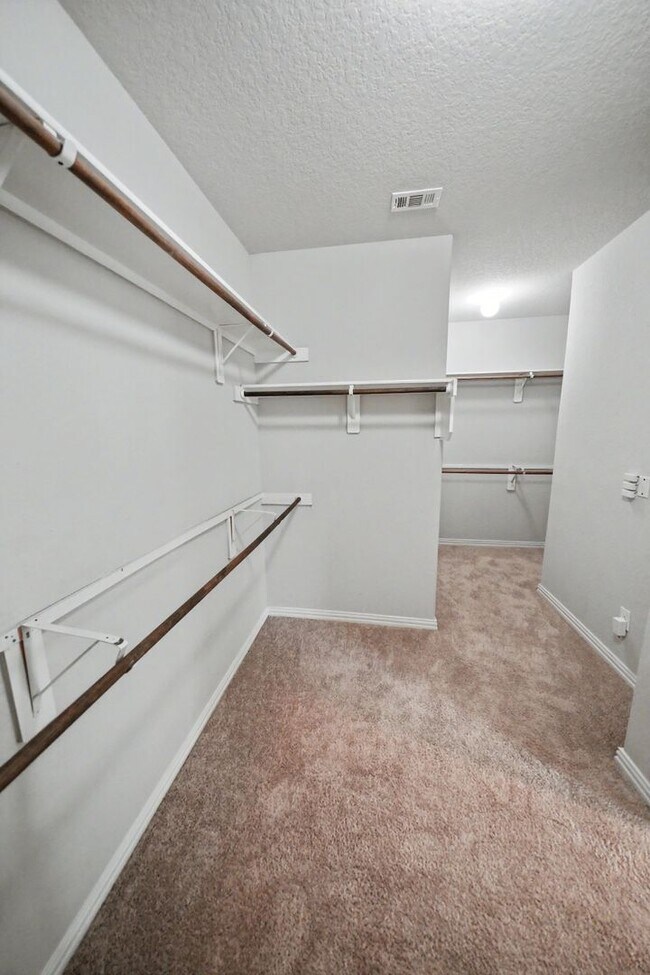 Building Photo - Beautiful Potranco Run Home with 3-Car Garage - Realtor Commission: $750