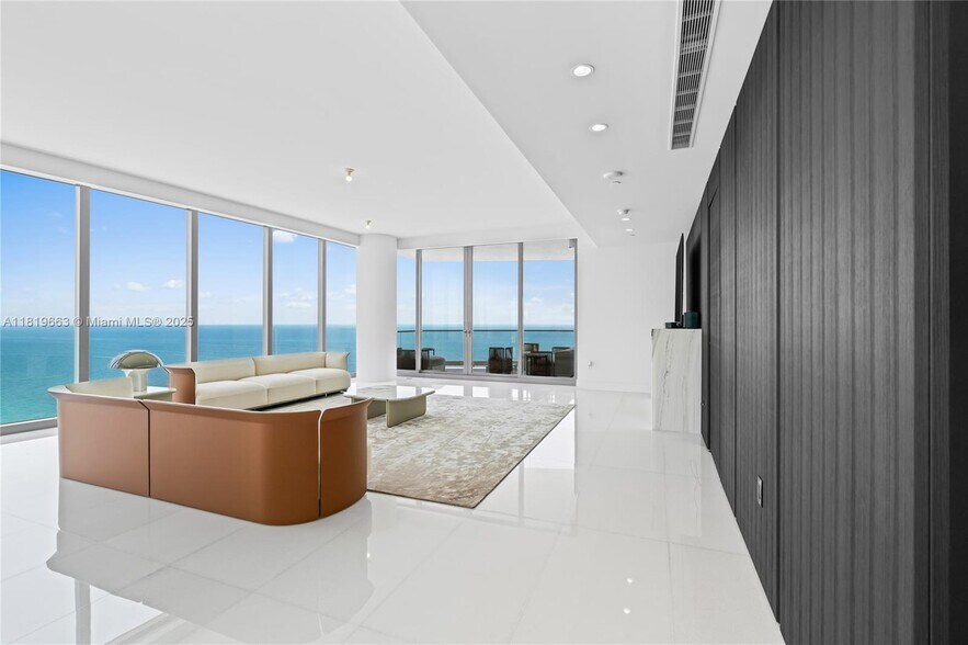 Building Photo - 17975 Collins Ave