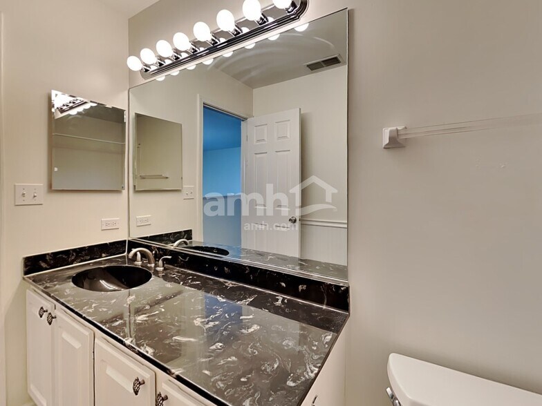 Building Photo - 1982 Conway Ln