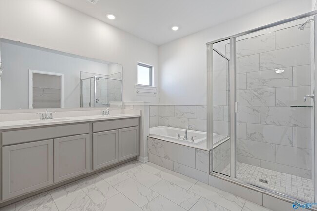 Building Photo - 247 Pennington Ave