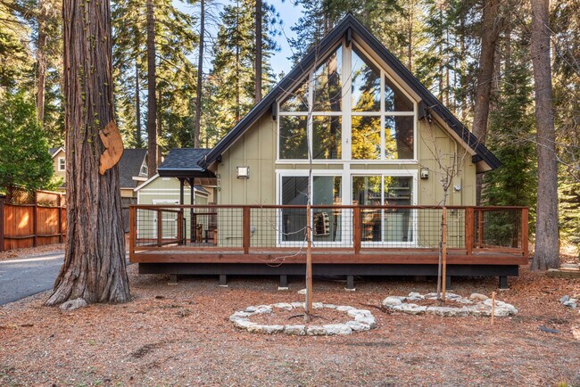 Primary Photo - 319 Pine St