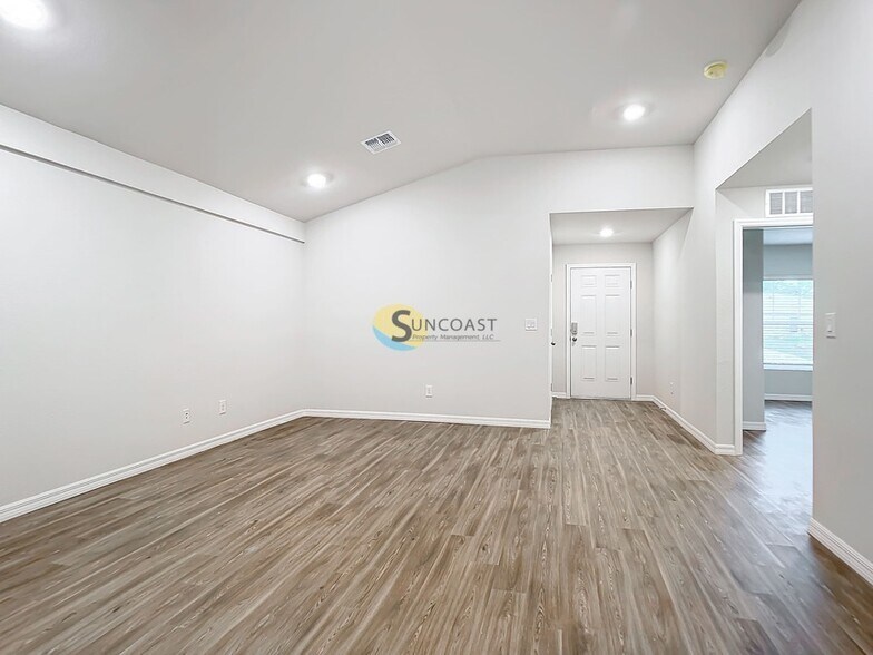 Building Photo - 2078 Redmond St